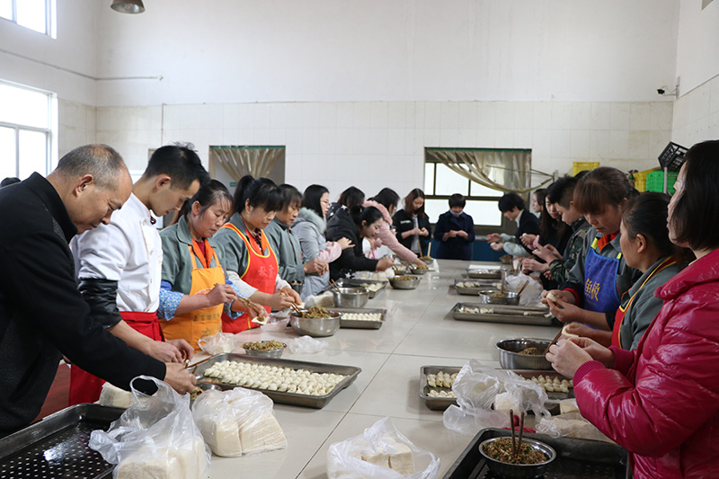 冬至餃子碗，陽(yáng)晨人心暖